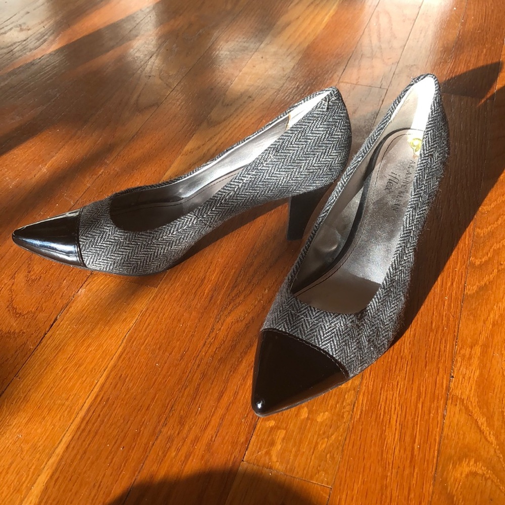 AK Anne Klein Pumps